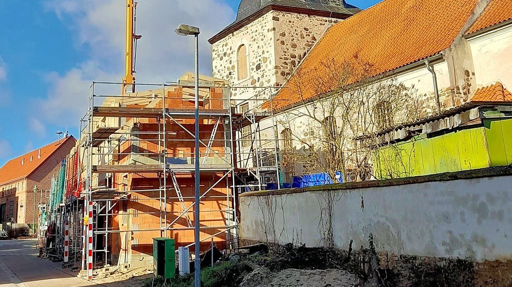 Die Arbeiten an der ehemaligen Remise gehen voran.