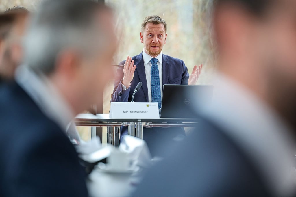 Michael Kretschmer (CDU), Ministerpräsident von Sachsen, eröffnet die auswärtige Kabinettssitzung im Hoch-Museum.