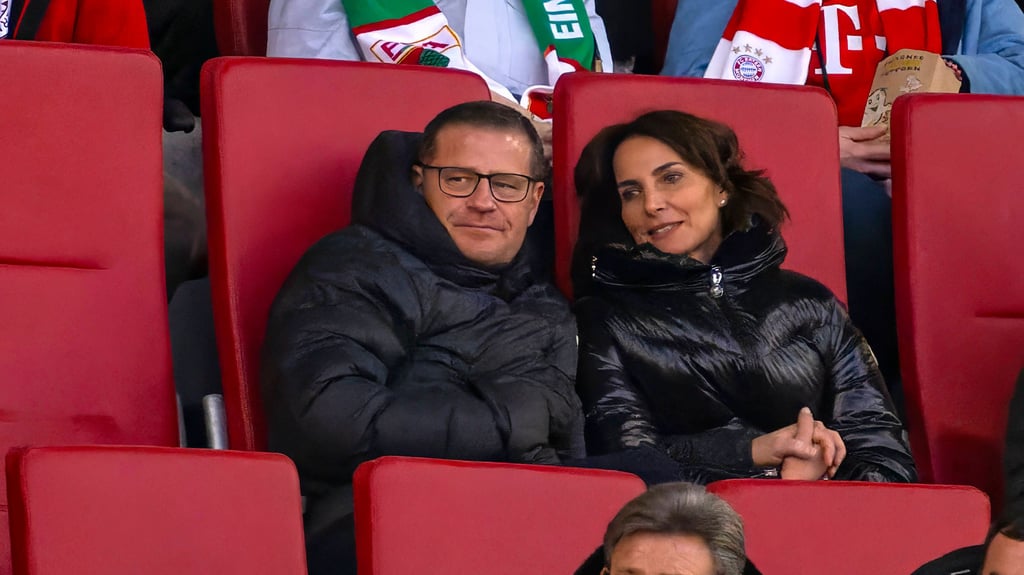 Max Eberl war beim Spiel der Bayern in Augsburg zu Gast.