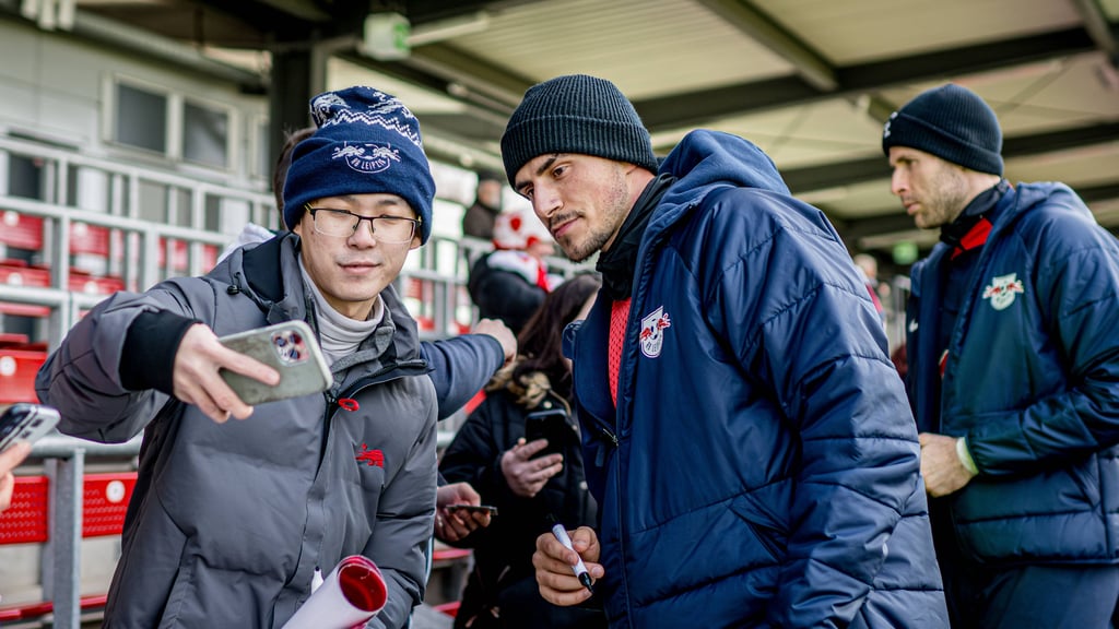 Fans beim öffentlichen Training von RB. (Archivbild)