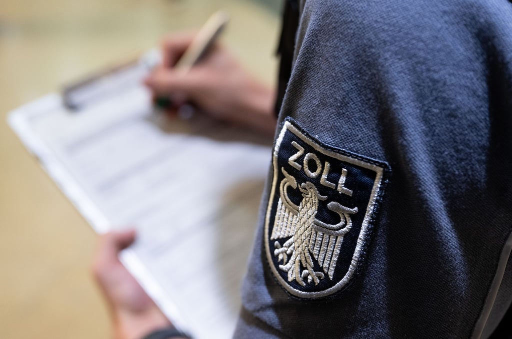 Der Zoll überprüfte im vergangenen Jahr bei 42.631 Arbeitgeberinnen und Arbeitgebern, ob diese Mindestlohn zahlen.