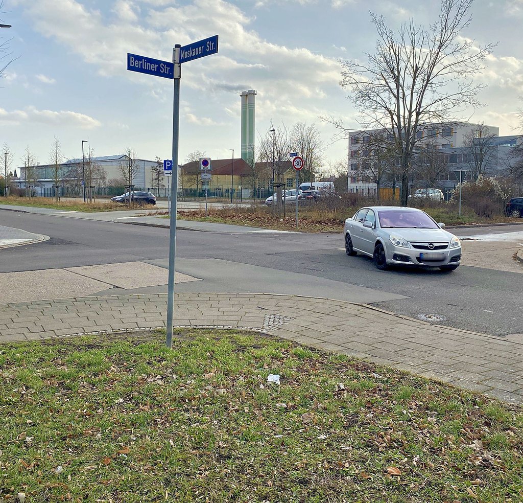 Kann ein Zebrastreifen an der Ecke Berliner/Moskauer Straße Schulkindern die Überquerung vereinfachen?