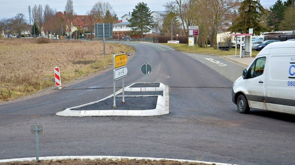 Die Baustelle vom Staßfurter Kreisverkehr Bernburger Straße/An der Liethe verharrt noch in der Winterpause