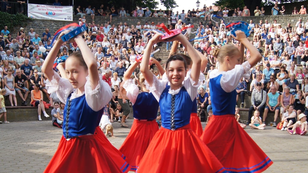 Beim Stadtfest wird die Freilichtbühne rege genutzt.