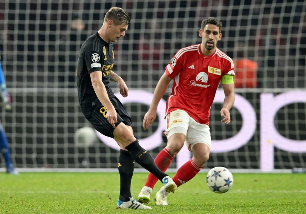 Rani Khedira (r) und seine Unioner mussten sich Toni Kroos und Real Madrid geschlagen geben.