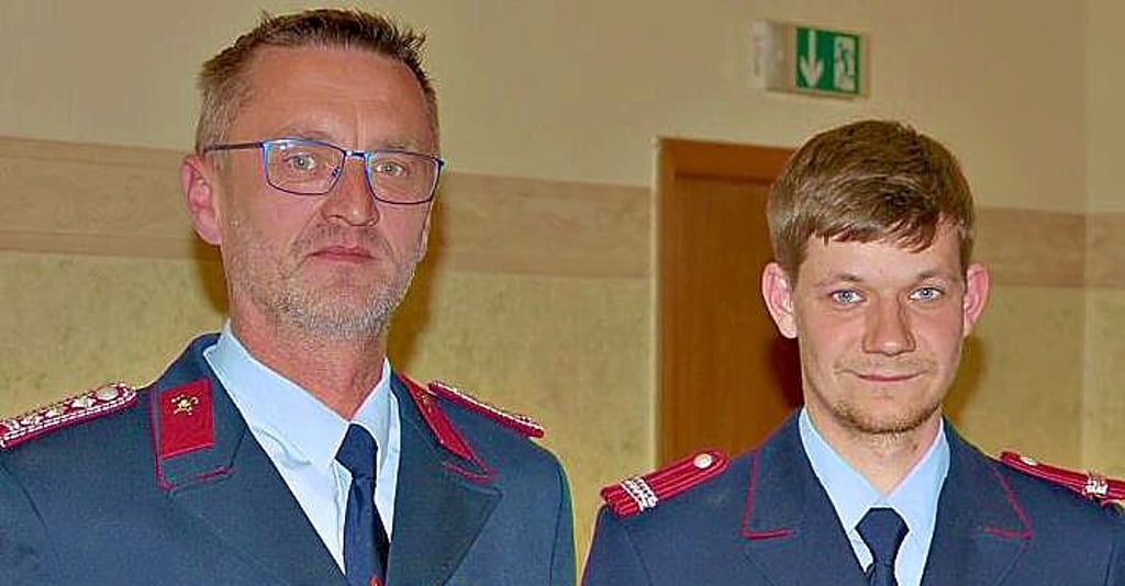 Kevin Borm (rechts) tritt als Ortswehrleiter in Lockstedt zurück. Sein Stellverterter Stefan Gerike tat das schon im Sommer 2023.