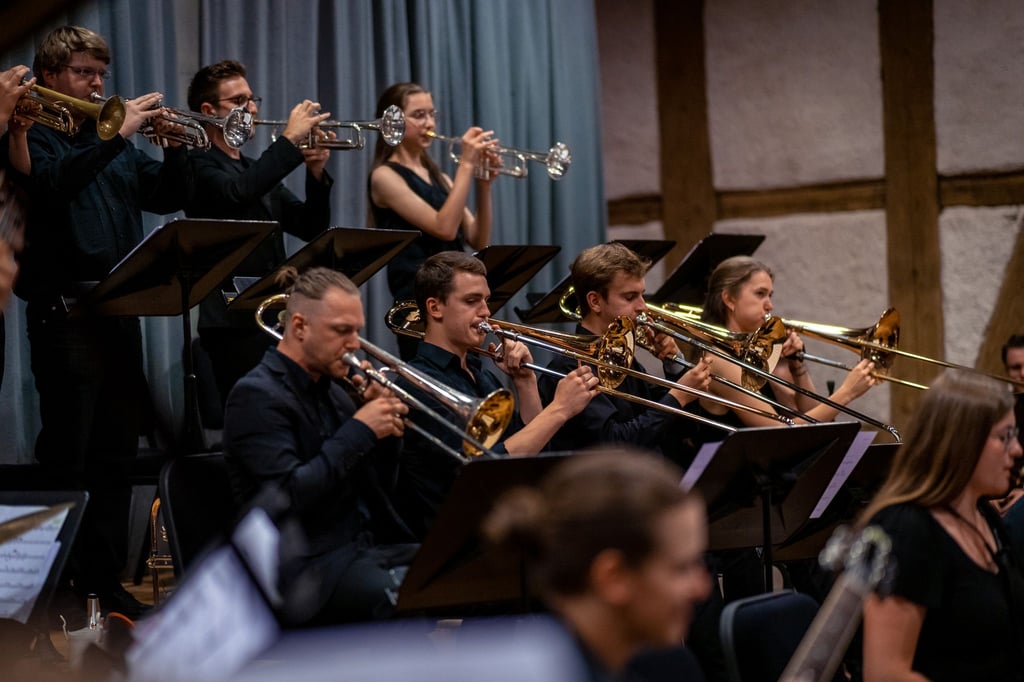 Die Landesjugendbigband Sachsen-Anhalt spielt im Kloster Michaelstein. Das Konzert ist extra kinderfreundlich gestaltet.