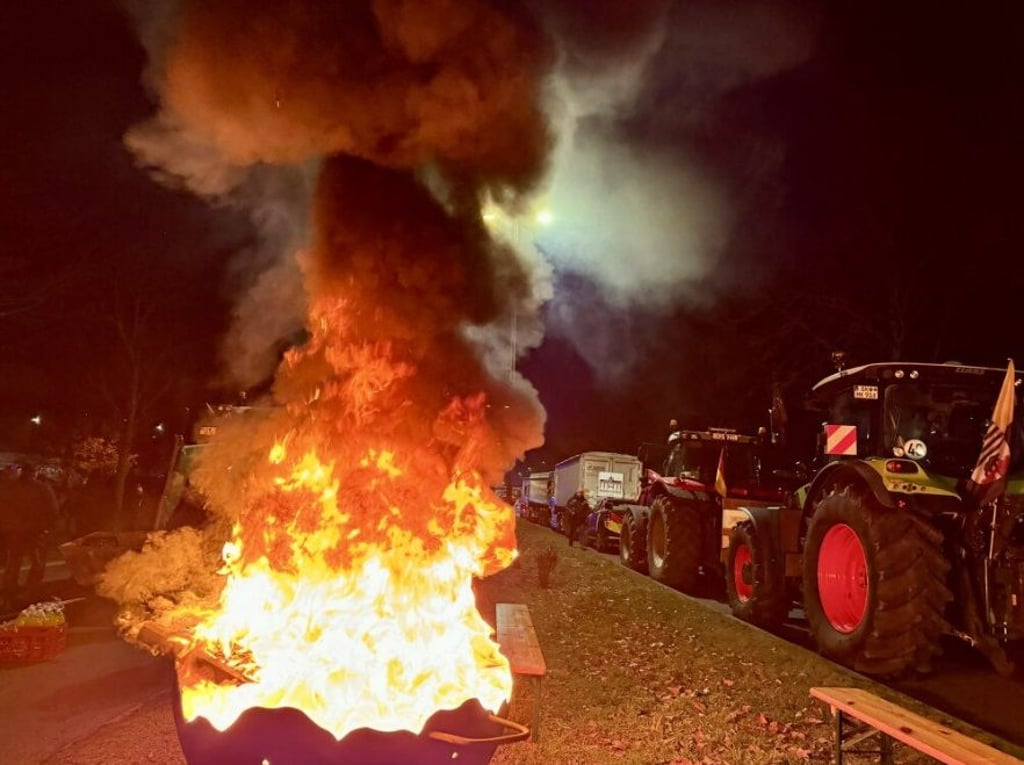 Im ganzen Land gab es Proteste der Bauern. Auch in Magdeburg wurden dabei Mahnfeuer entzündet.