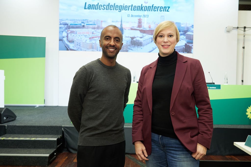 Philmon Ghirmai (Bündnis90/Die Grünen), Landesvorsitzender, und die Bundestagsabgeordnete Nina Stahr (Bündnis90/Die Grünen.