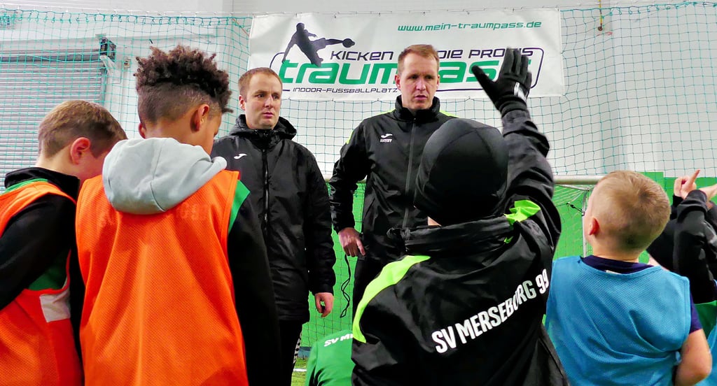 Peter Kümmerer und Steve Harport kümmern sich nicht nur um die Bambinis beim SV99. Beide trainieren noch weitere Mannschaften