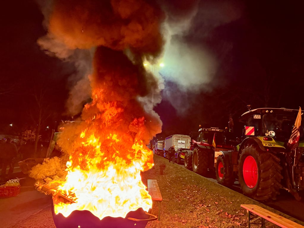 Im ganzen Land gab es Proteste der Bauern. Auch in Magdeburg wurden dabei Mahnfeuer entzündet.