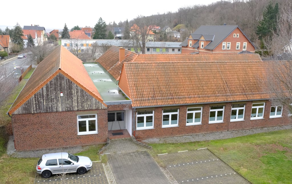 Der seit drei Jahren gesperrte Flachbau der einstigen Heine-Schule in Blankenburg.