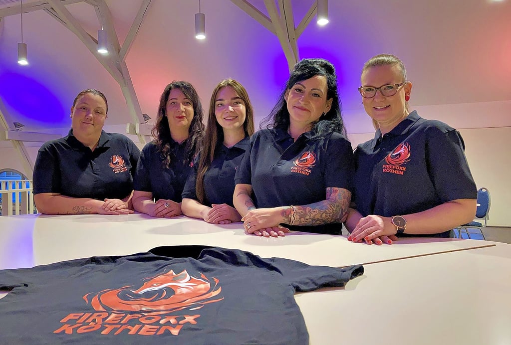 Der bereits gewählte Vorstand des angehenden Vereins „Firefoxx Köthen“ besteht aus (von links) Tina Weiß, Jenny Kuhne, Lisa Scholze, Steffi Messer und Sabine Franke.