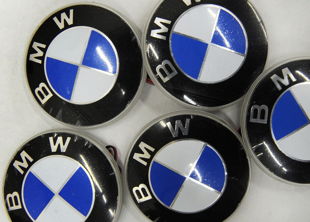 Amazon habe die verdächtigen Aktivitäten mithilfe fortschrittlicher Technologien maschinellen Lernens entdeckt und mit der BMW Group zusammengearbeitet, um zu bestätigen, dass es sich bei den fraglichen Produkten um Fälschungen handelte.