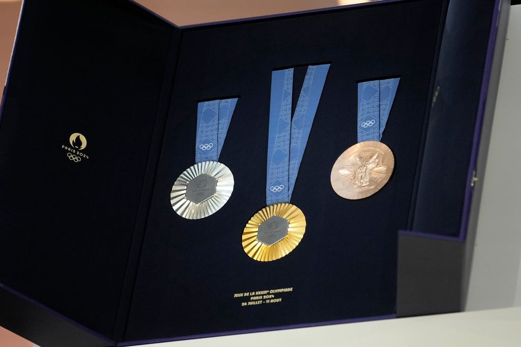 Die Medaillen für die Olympischen Spiele 2024 in Paris.