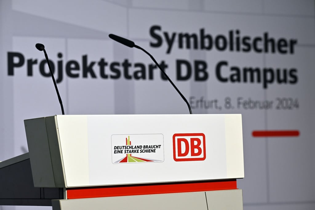 Die Bühne für eine Auftaktveranstaltung für die DB-Erlebniswelt.