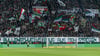Fans des FCA zeigten beim Spiel gegen Bayern ein Spruchband gegen die Polizei.