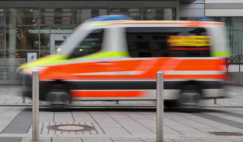 Schwerer Crash in Leipziger City: Radfahrer wird auf Windschutzscheibe  geschleudert