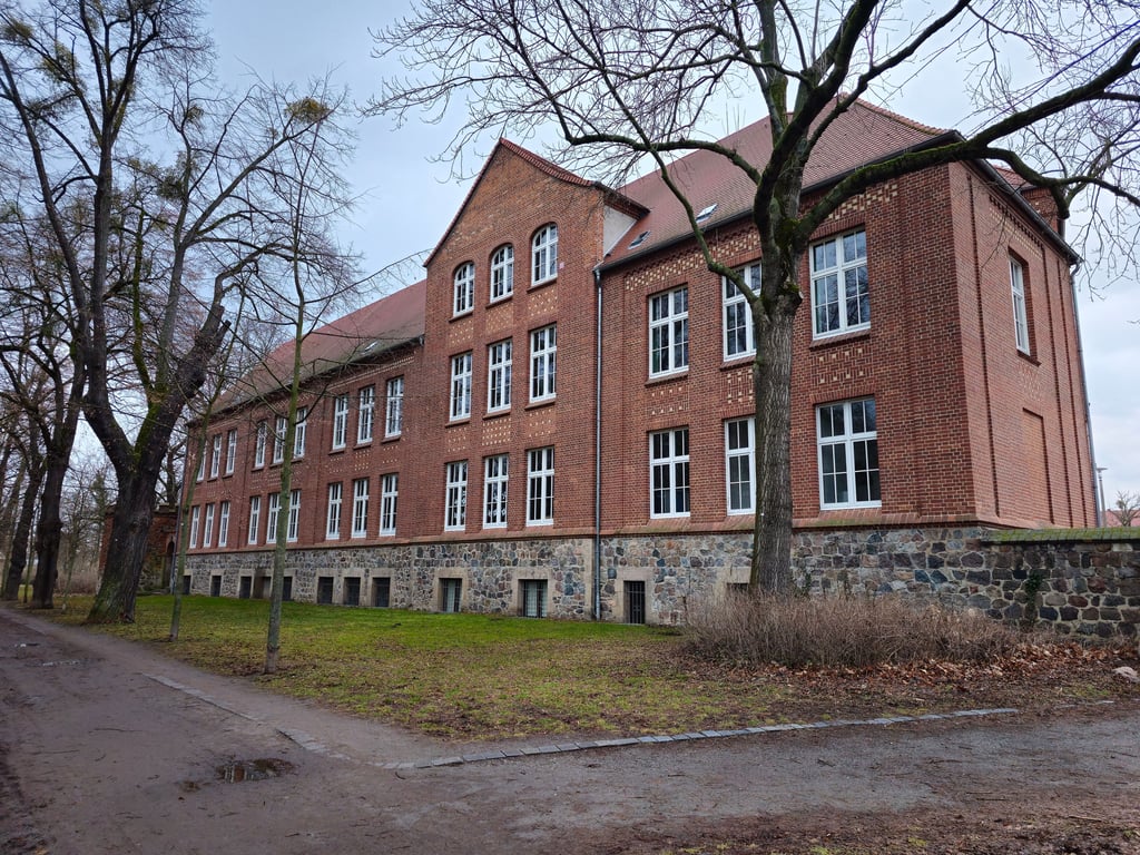 Das Dachgeschoss der Grundschule „An der Stadtmauer“ soll zum Hort ausgebaut werden. Doch die Fördermittel wurden versagt.