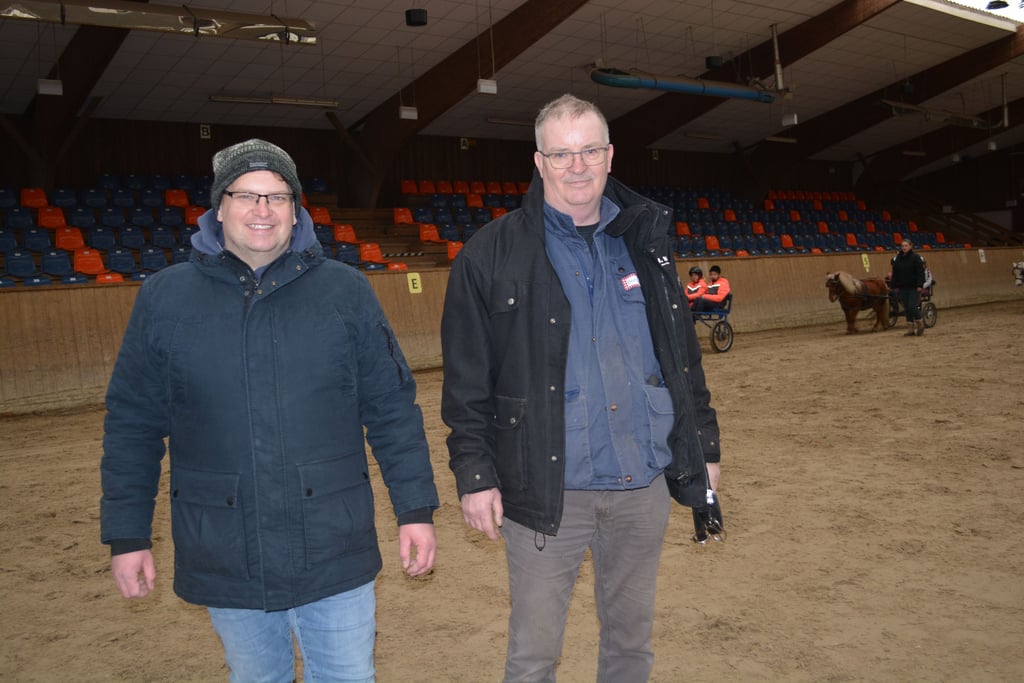Seit Jahren ein gutes Team in Krumke (Kreis Stendal) beim Sulkylehrgang: Sascha Wunderlich (links) und Hartmut Muhl.
