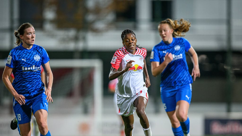 RB-Angreiferin Lydia Andrade (2.v.r.) im Hinspiel gegen Essen.