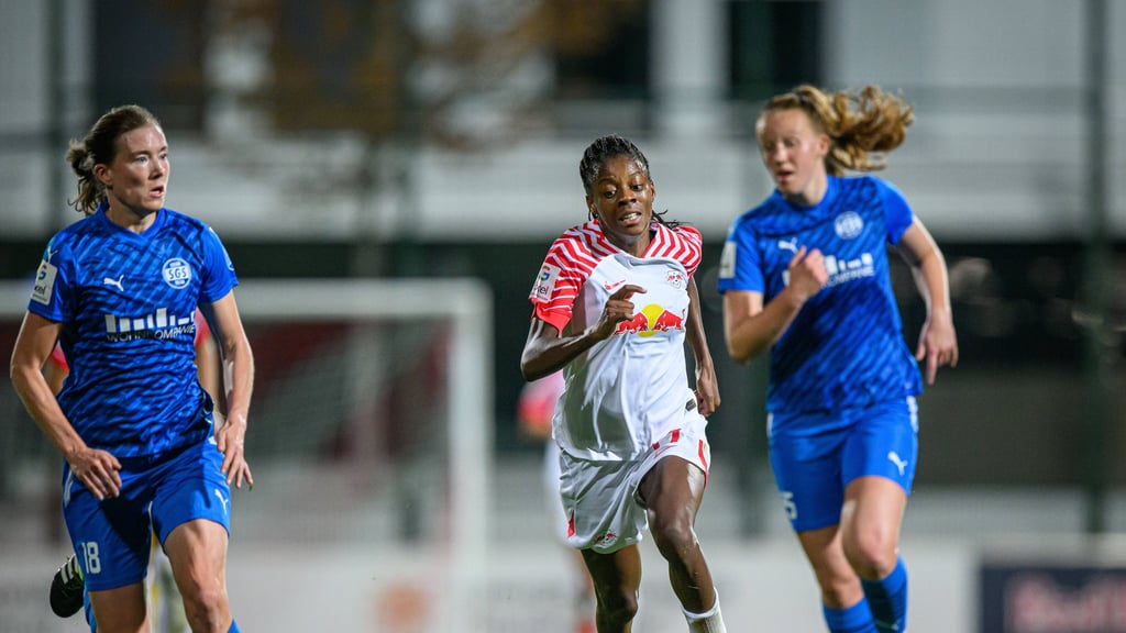 RB-Angreiferin Lydia Andrade (2.v.r.) im Hinspiel gegen Essen.