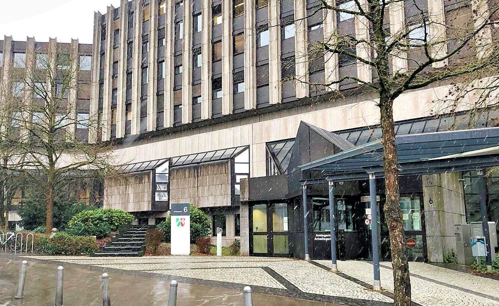 Ein im Landkreis Harz tätiger Richter muss sich seit Donnerstag vor dem Amtsgericht Bielefeld (Nordrhein-Westfalen) verantworten.