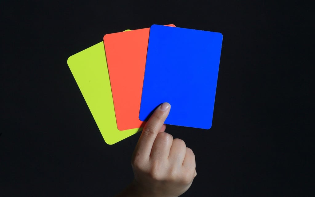 Die FIFA hat sich zur möglichen Einführung einer Blauen Karte geäußert.