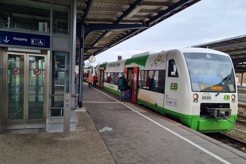Die Strecke Leipzig-Zeitz-Gera und zurück wird von der Erfurter Bahn bedient. Die ist ab Samstag mit mehr Triebwagen unterwegs.