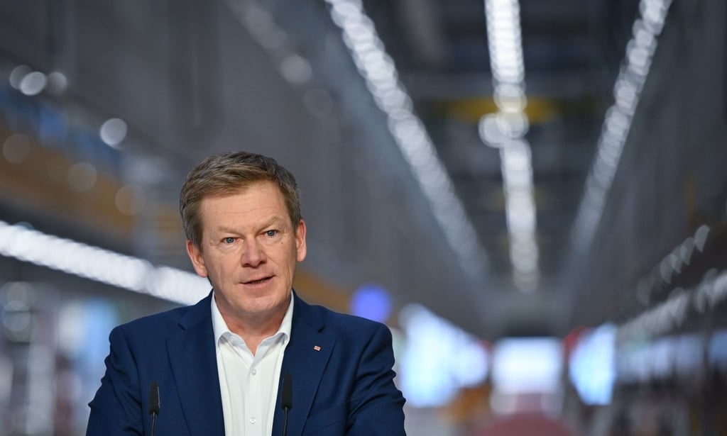 Bahn-Vorstandschef Richard Lutz wird laut dem Geschäftsbericht für das Jahr 2022 einen Bonus von mehr als 1,26 Millionen Euro erhalten.