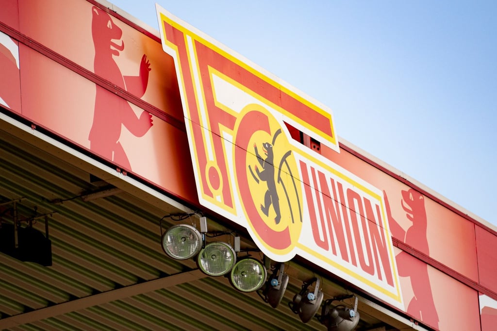 Das Logo des 1. FC Union Berlin im Stadion An der Alten Försterei.