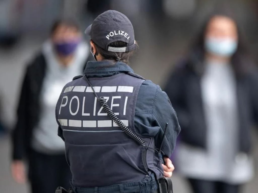 Bei dem Fußballspiel zwischen dem Halleschen FC und Erzgebirge Aue sind Polizeikontrollen angekündigt.