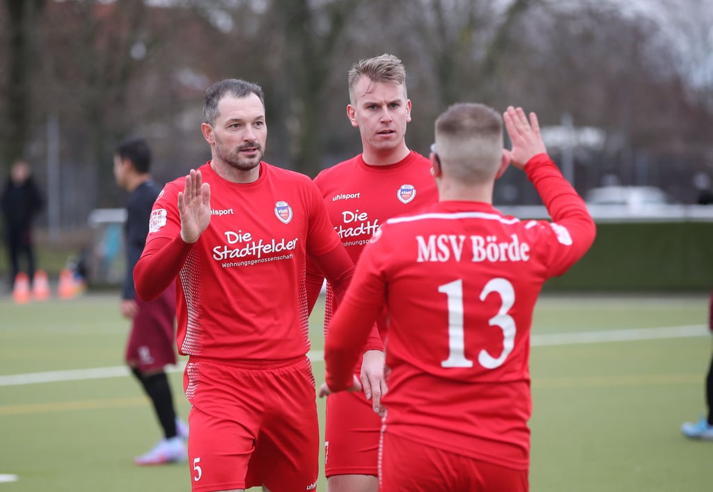 Gehen mit dem MSV Börde als Tabellendritter in die Rückrunde der Landesliga: Philipp Heise, Max Dittwe und Louis Rebone (v. l. n. r.).