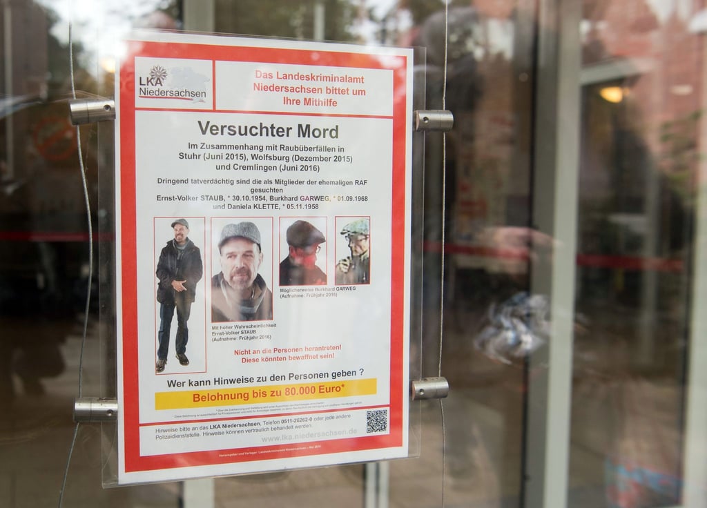Das LKA Niedersachsen sucht mit einem Fahndungsplakat nach zwei ehemaligen Mitgliedern der Rote-Armee-Fraktion.