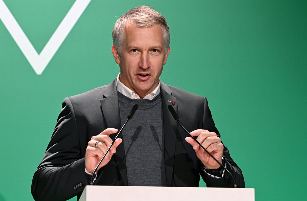 Frank Baumann, Geschäftsführer Fußball von Werder Bremen berichtet den Mitgliedern.