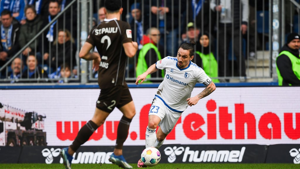 Der 1. FC Magdeburg besiegt den FC St. Pauli. Wegen eines Torwartfehlers verlieren die Hamburger zum ersten Mal in der 2. Bundesliga.