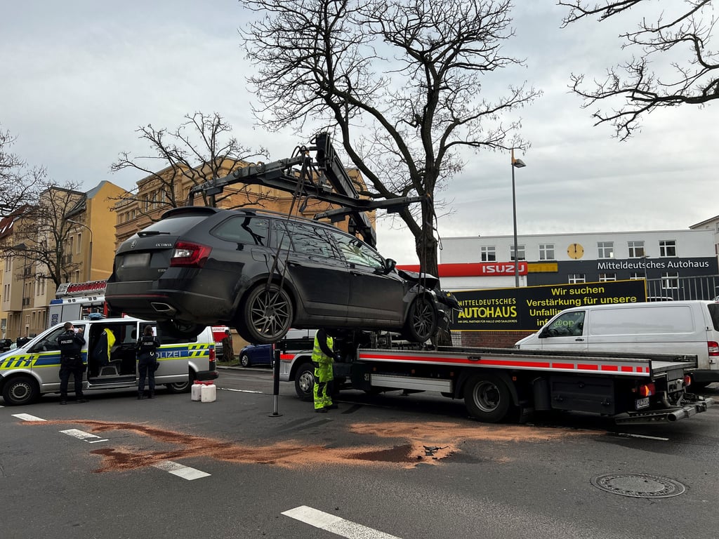 Autounfall Raffieriestraße Höhe Maybachstraße