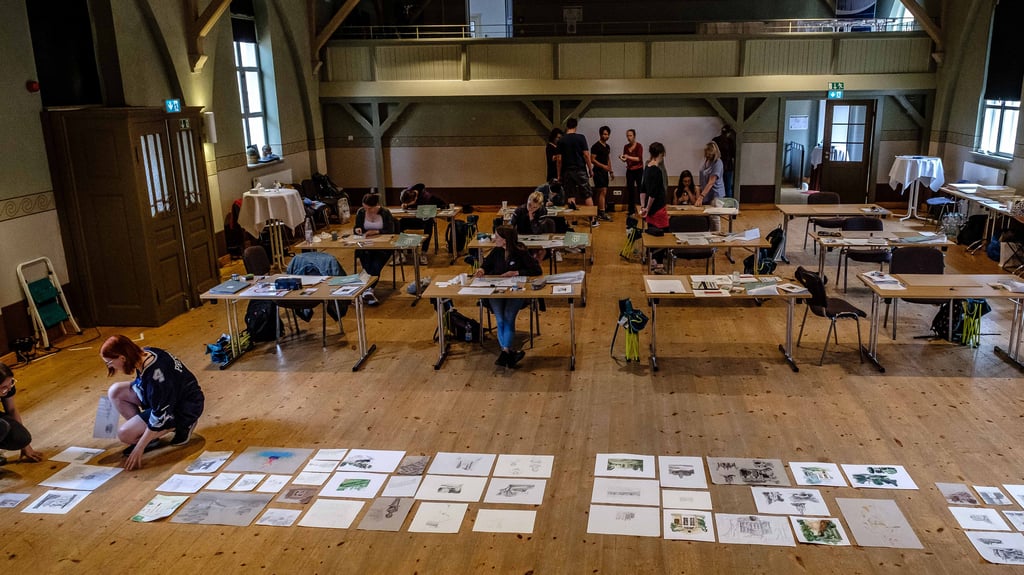 Historischer Gasthof „Zum Eichenkranz“ in Wörlitz: Im Jahr 2021 fand unter dem Motto „Unterwegs im Gartenreich“ das erste Mal das Projekt „Young Artists...“ statt. Mit diesem besonderen Format wendet sich die Gesellschaft der Gartenreichfreunde an die Jugend, 2024 nun bereits zum vierten Mal.