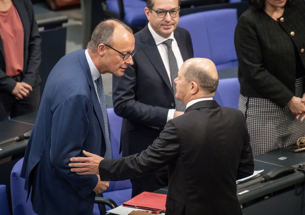 CDU-Chef Friedrich Merz (l) hat sich in einem Brief an Bundeskanzler Olaf Scholz gewendet.
