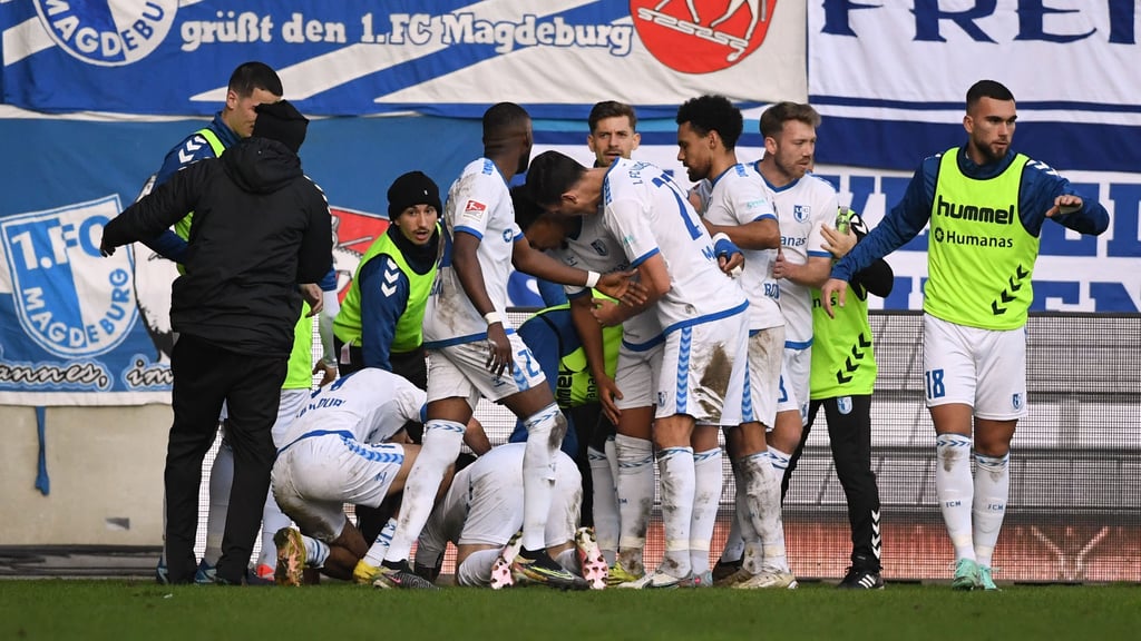 Der 1. FC Magdeburg feiert einen 1:0-Heimsieg gegen den FC St. Pauli, der Jubel nach dem Siegtor von Baris Atik war groß.
