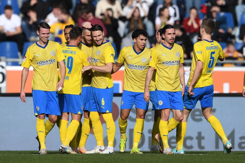 Eintracht Braunschweig holte mit dem Heimsieg gegen den Karlsruher SC wichtige drei Punkte im Abstiegskampf.