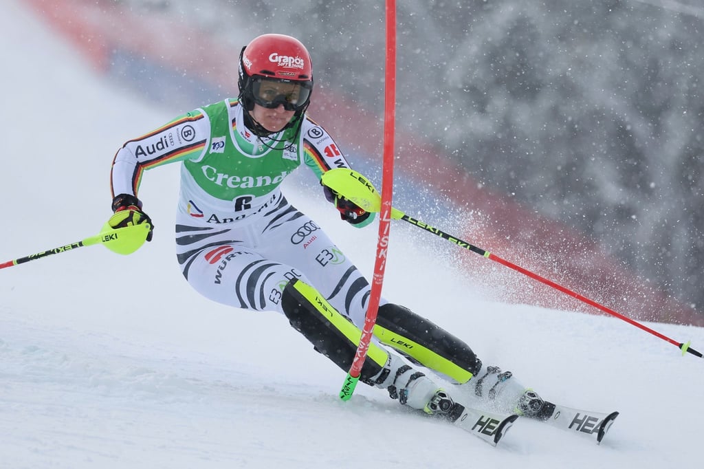 Ski-Rennfahrerin Lena Dürr hat beim Weltcup in Andorra die Chance auf den Sieg verpasst.