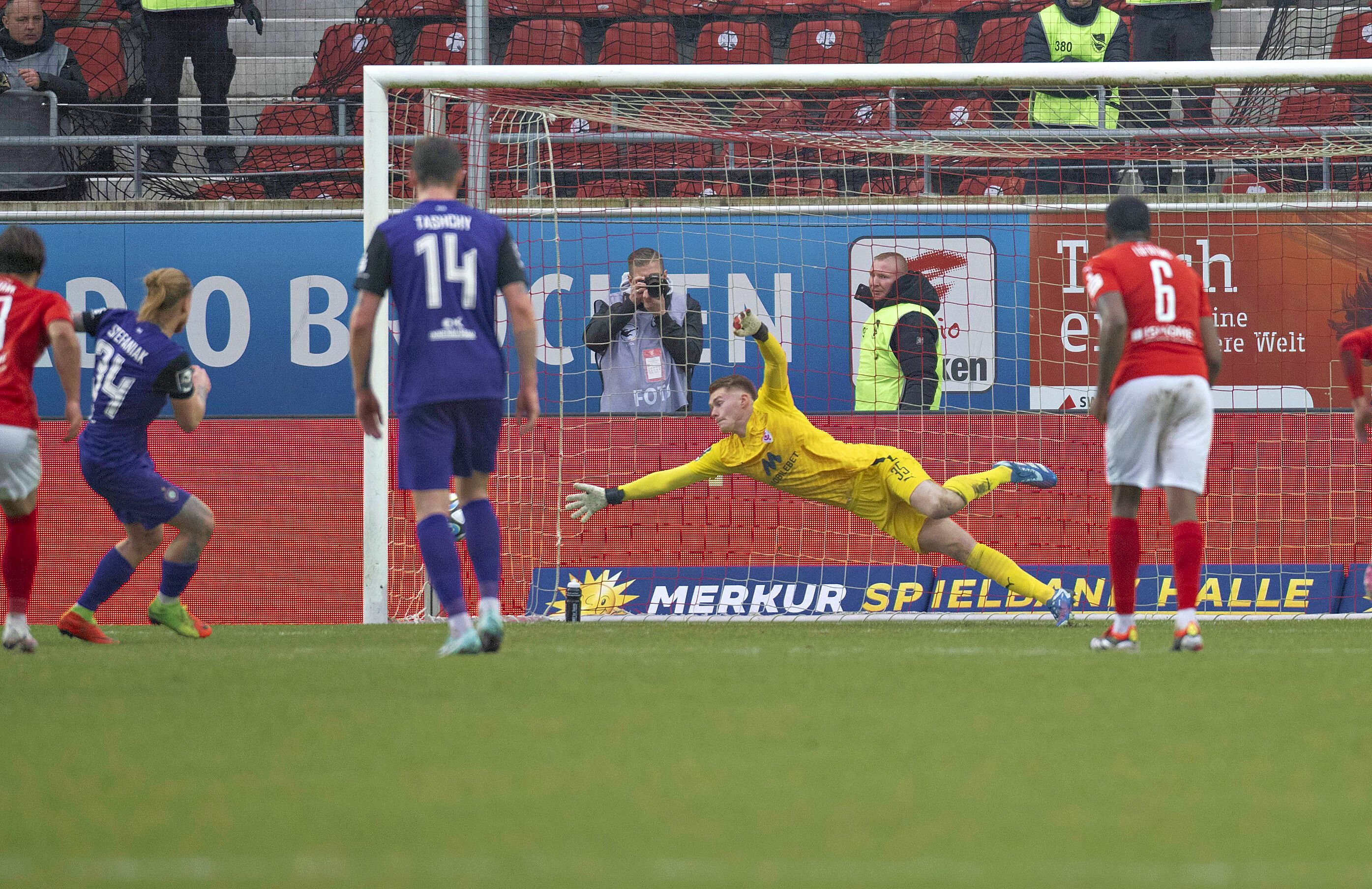 Hallescher FC Zum Vierten Mal In Folge Sieglos: HFC-Anführer Niklas ...