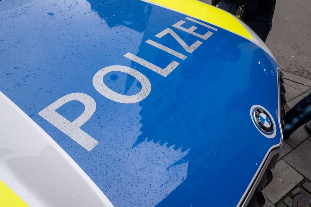 Salzwedeler Polizeibeamte ermitteln derzeit, wer der Fahrer eines verunfallten Skodas in der Region Arendsee war.