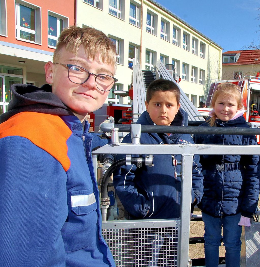 Im vergangenen Jahr besuchte die Jugendfeuerwehr die Grundschule.