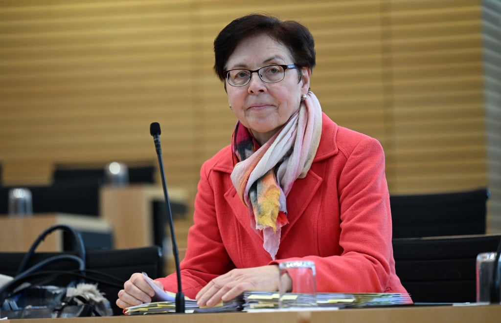 Heike Taubert (SPD), Finanzministerin von Thüringen, während der Sitzung des Thüringer Landtags.