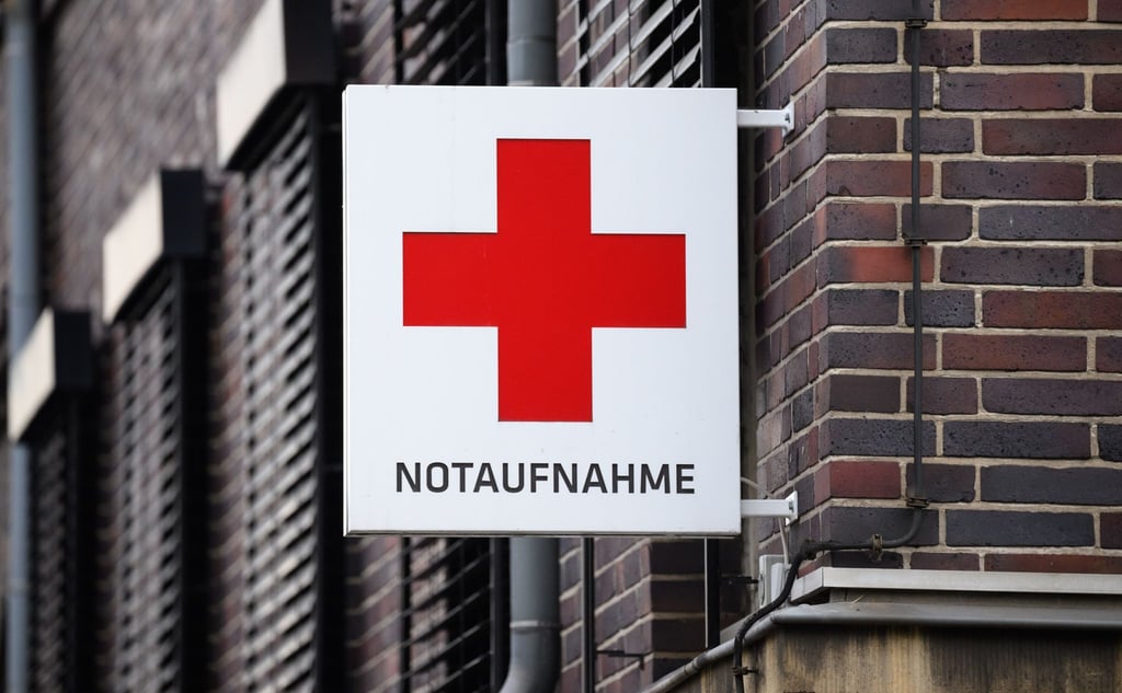 Ein Schild mit der Aufschrift „Notaufnahme“.