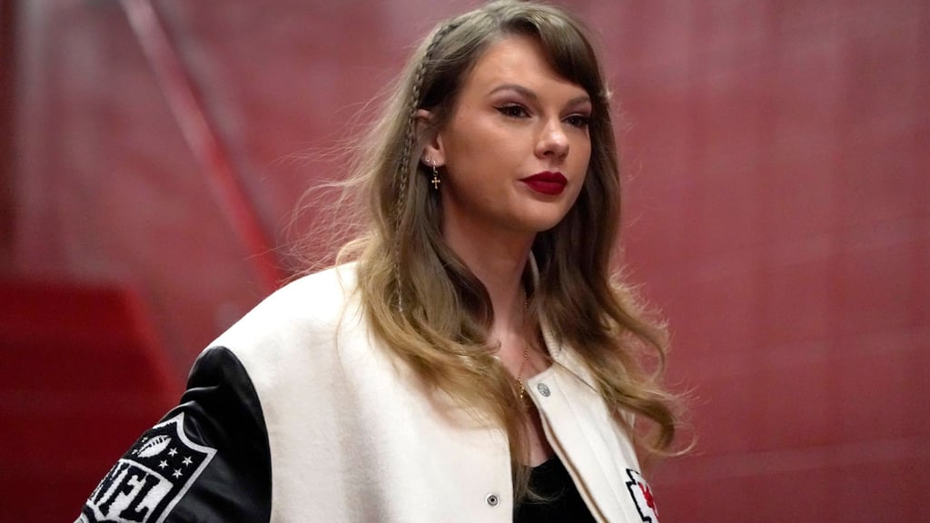Taylor Swift und Travis Kelce von den Kansas City Chiefs sind seit einigen Monaten liiert (Archivbild).