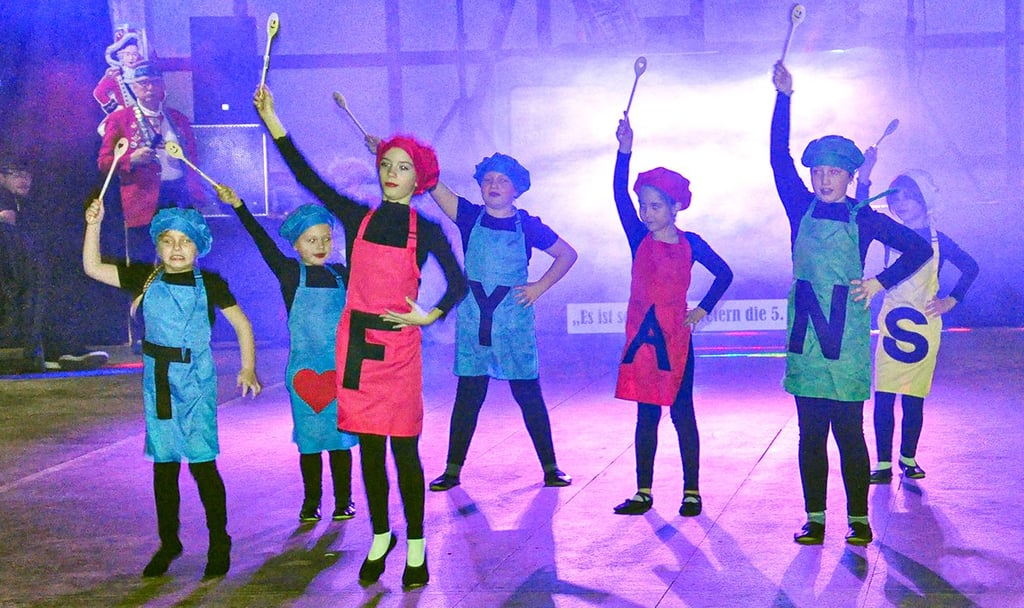 Die Tanzgruppe Fantasy eröffnete das Programm zum bunten Kinderkarneval des ECC im Freizeitcenter.