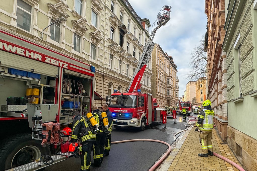 Am Montagmorgen hat es in einem Haus in der Zeitzer Liebknechtstraße gebrannt.